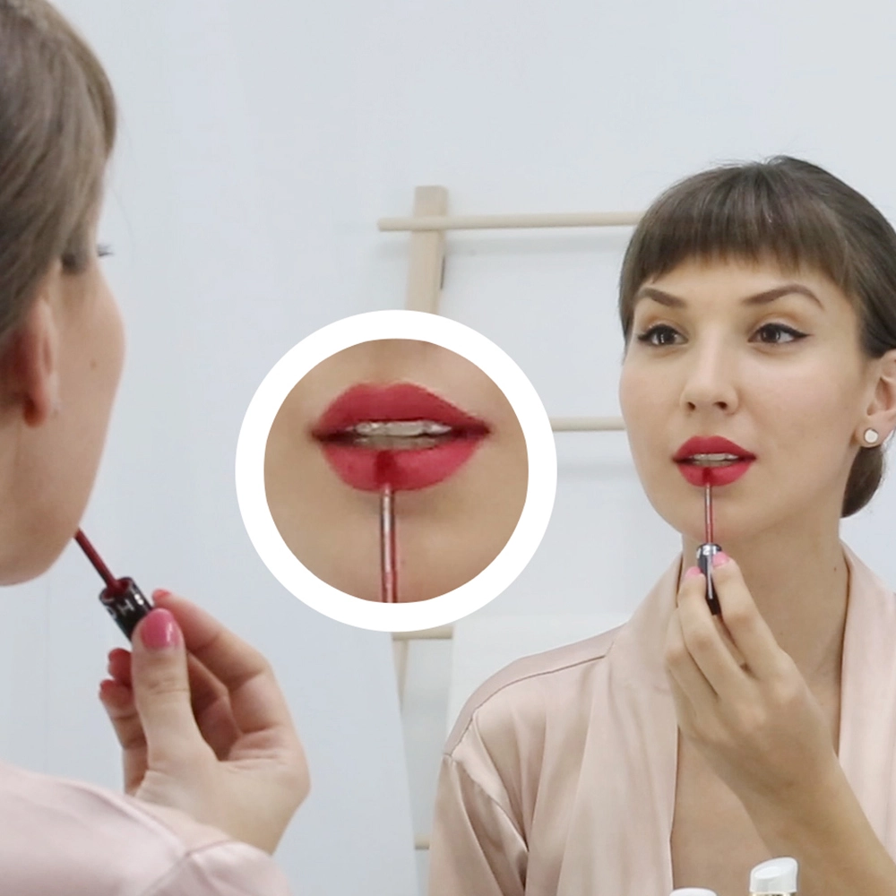 Magnifying make-up mirror It can help you have a perfect makeup before a grand party. Eyebrows, eyeliner and lips should be double-checked.